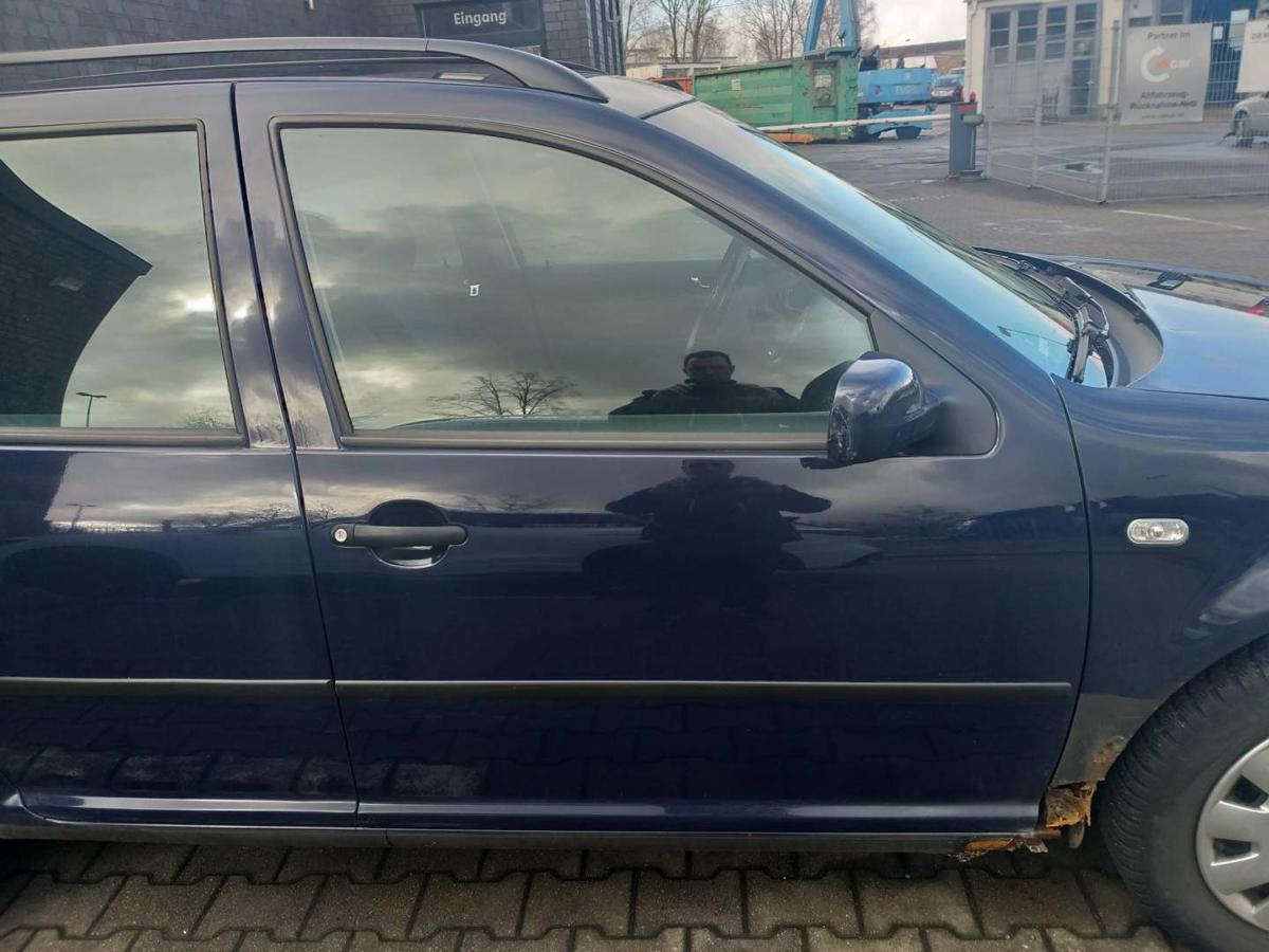 VW Golf 4 original T&uuml;r vorn rechts LA5G Perlblau 5-T&uuml;rer Rohbau Bj.2004